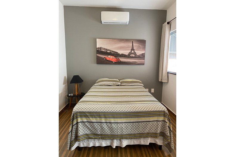 Apartamento novo, completo e bem localizado.